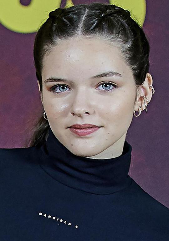 佐伊·阿纳奥 Zoé Arnao照片