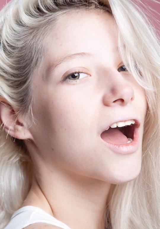 米歇尔 贝坦柯特 Michelle Betancourt照片