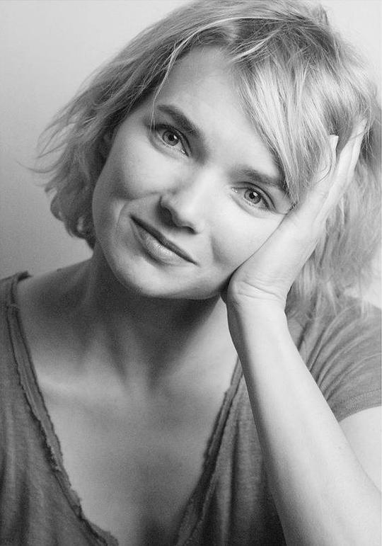 索菲·昆汀 Sophie Quinton照片