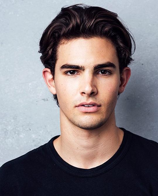 戈登·威纳里克 Gordon Winarick照片