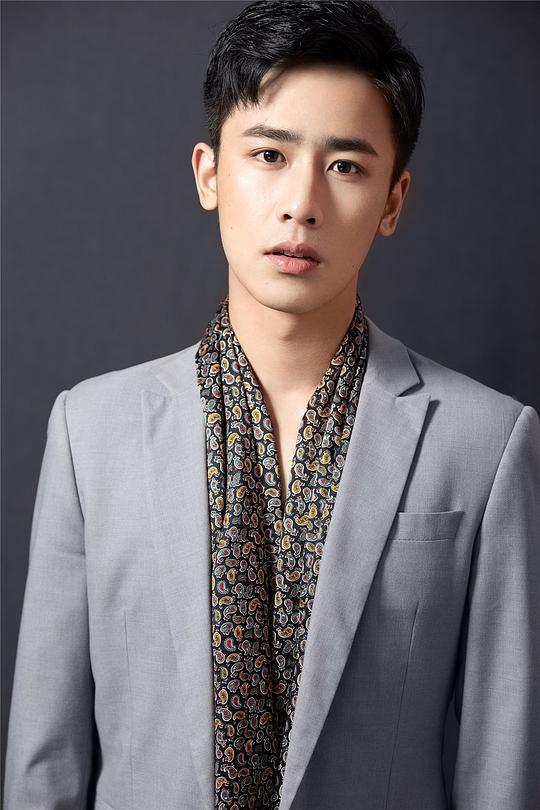 费鲤齐 Liqi Fei照片