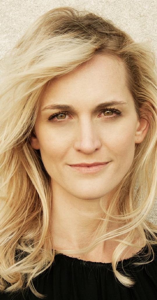 乔安妮·塔克 Joanne Tucker照片