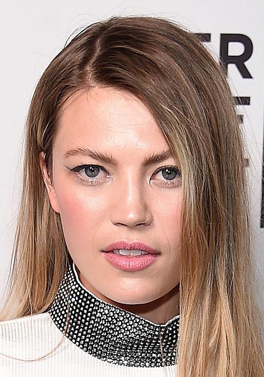 汉娜·麦基奇尼 Hannah McKechnie照片