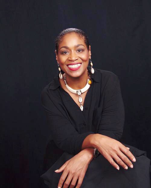 凯伦·凯亚·利韦尔斯 Karen Kaia Livers照片