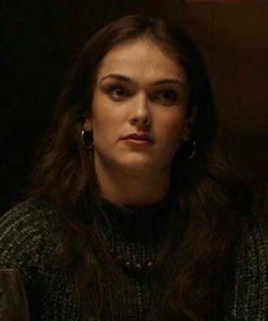 莎拉·汉利 Sarah Hanly照片