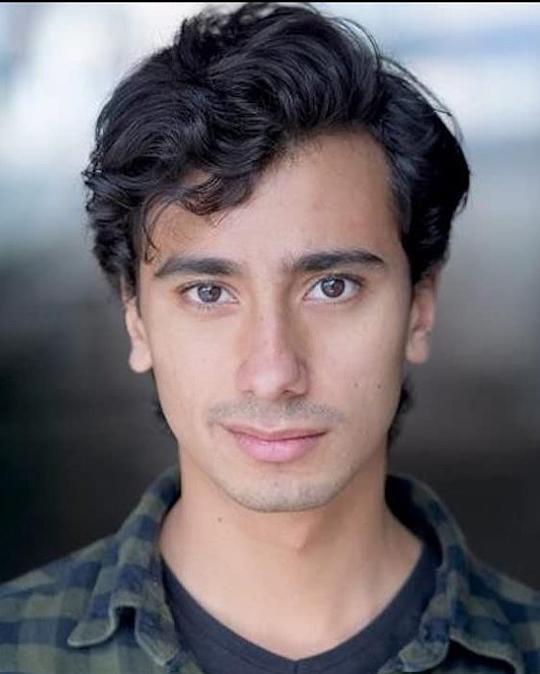 伊利·博阿泽 Elie Bouakaze照片