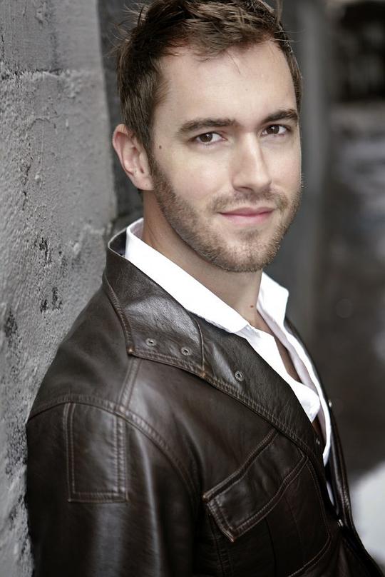 亚当·J·耶安德 Adam J. Yeend照片