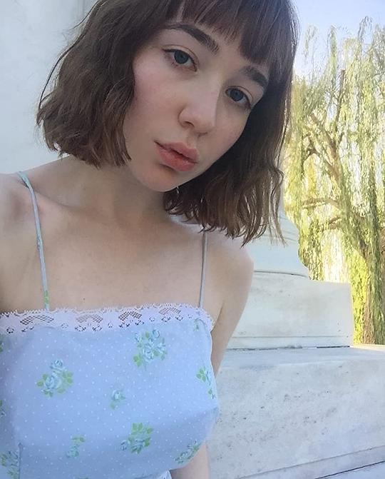 艾玛·哈维 Emma Harvey照片