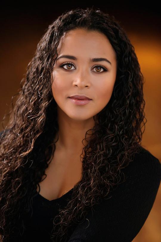 妮科尔·G·莱尔 Nicole G. Leier照片