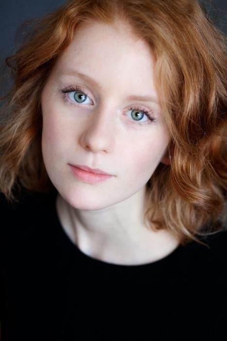 劳伦·麦克罗斯蒂 Lauren McCrostie照片