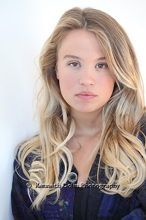 埃薇·汤普森 Evie Thompson照片