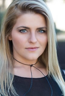 艾丽西娅·帕夫利斯 Alicia Pavlis照片