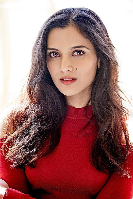 齐尼亚·斯塔尔 Zenia Starr照片