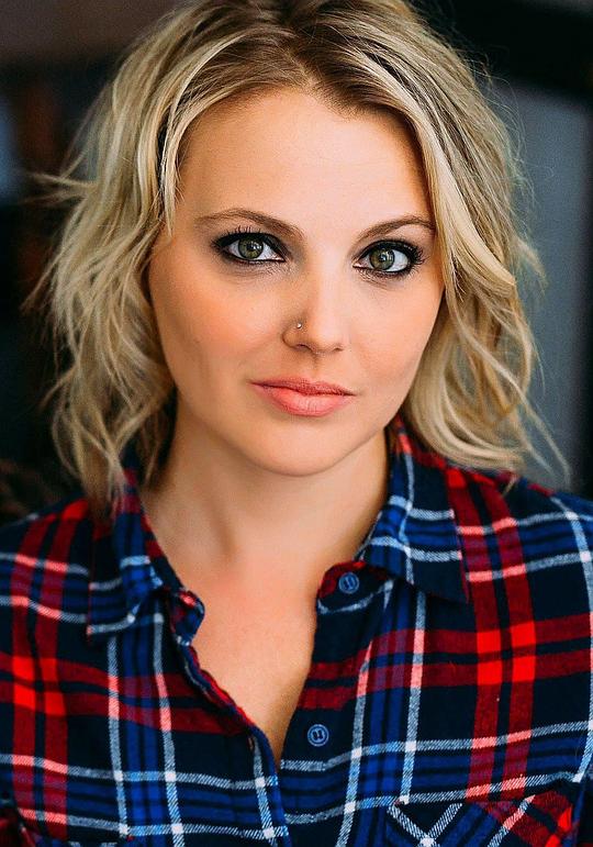 珍·奥尔特加 Jen Ortega照片