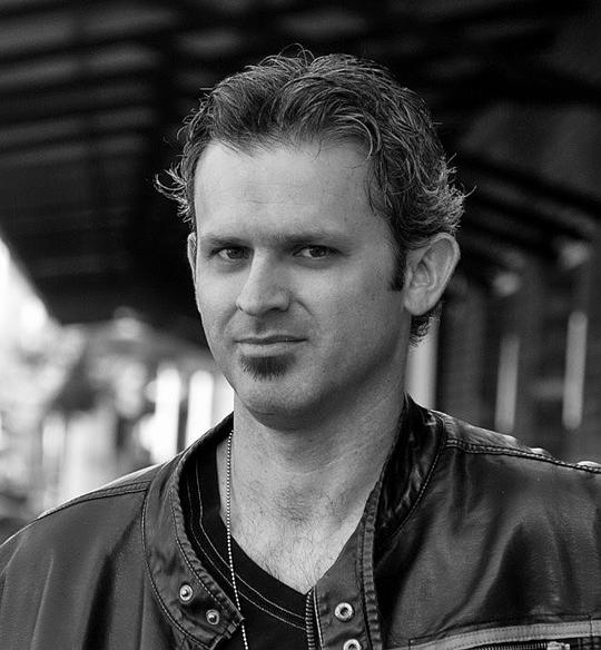 古斯塔沃·奥尔蒂斯 Gustavo I. Ortiz照片