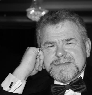 萨姆·罗尔夫 Sam Rolfe照片