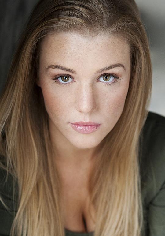 艾米丽·皮奇 Emily Peachey照片