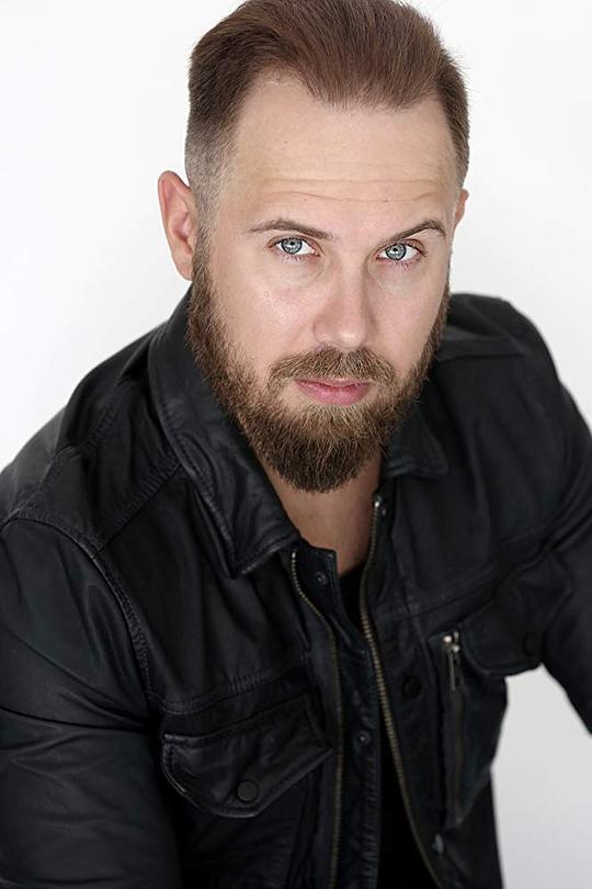 迈克尔·阿克 Misha Bugaev照片