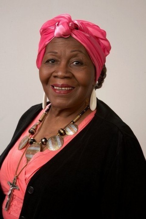 艾尔玛·霍尔 Irma P. Hall照片