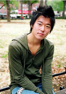 艾伦·余 Aaron Yoo照片