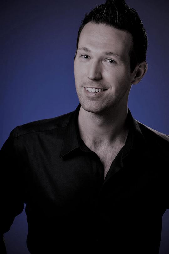 路易斯·E·罗萨斯 Louis E. Rosas照片