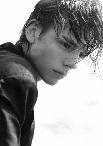 查兰·安德烈亚斯 Charan Andreas照片