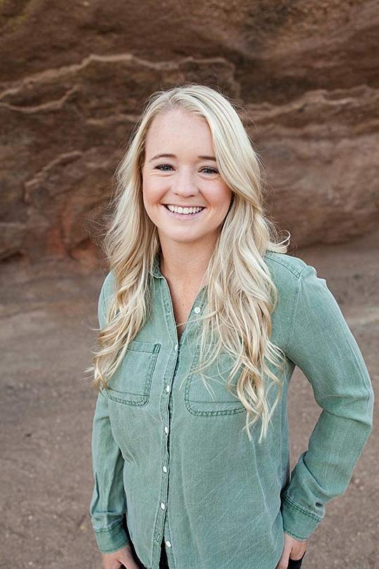 卡莉·克劳格韦尔 Callie Croughwell照片