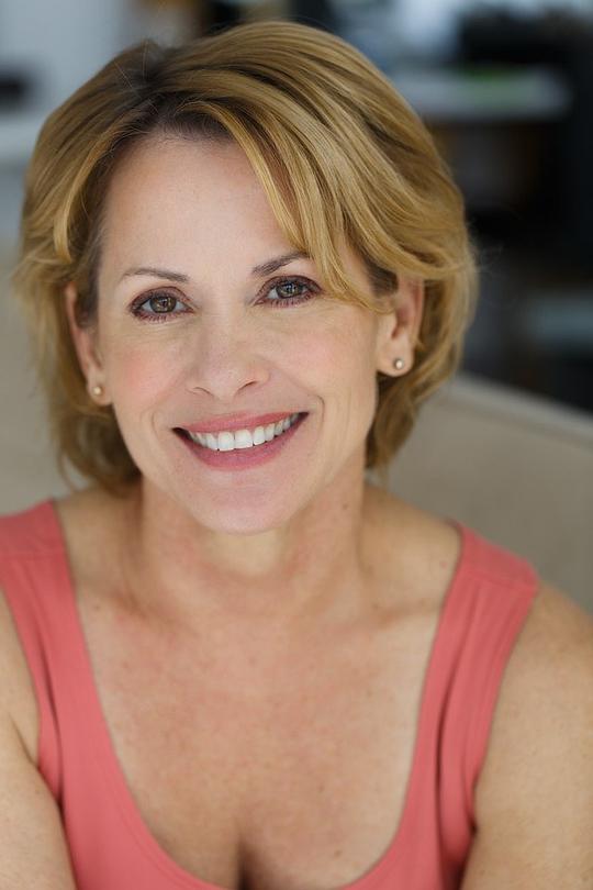 安妮·玛丽·霍华德 Anne Marie Howard照片