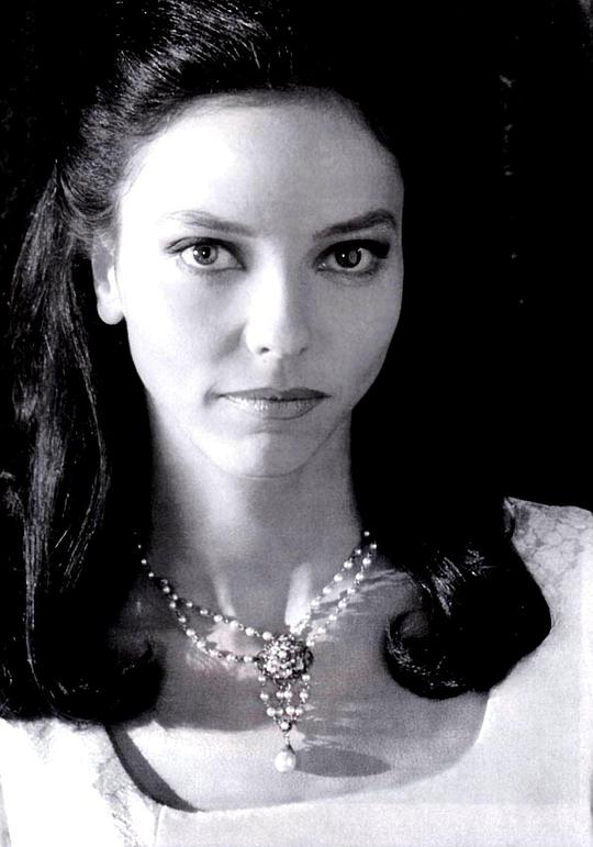 茱丽叶·兰道 Juliet Landau照片