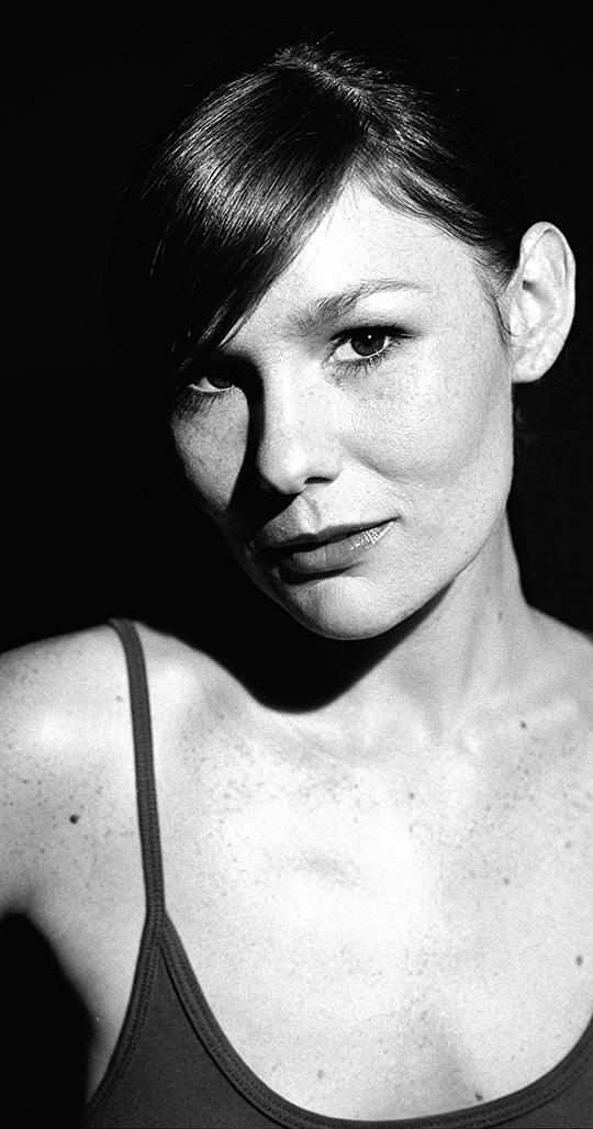 利兹·斯托贝尔 Liz Stauber照片