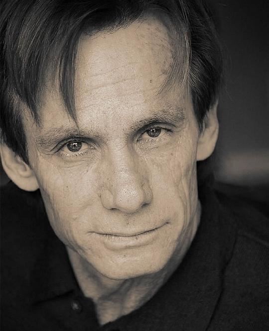 史蒂夫·雷尔斯巴克 Steve Railsback照片