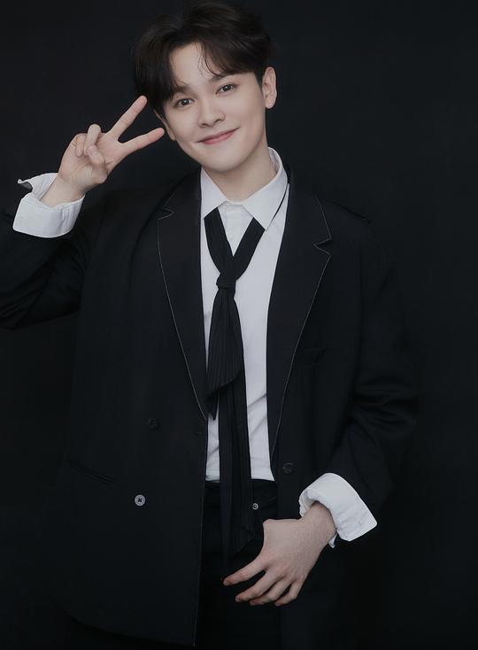 尤长靖 Azora Chin照片