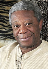 米尔顿·哥恩卡维斯 Milton Gonçalves照片