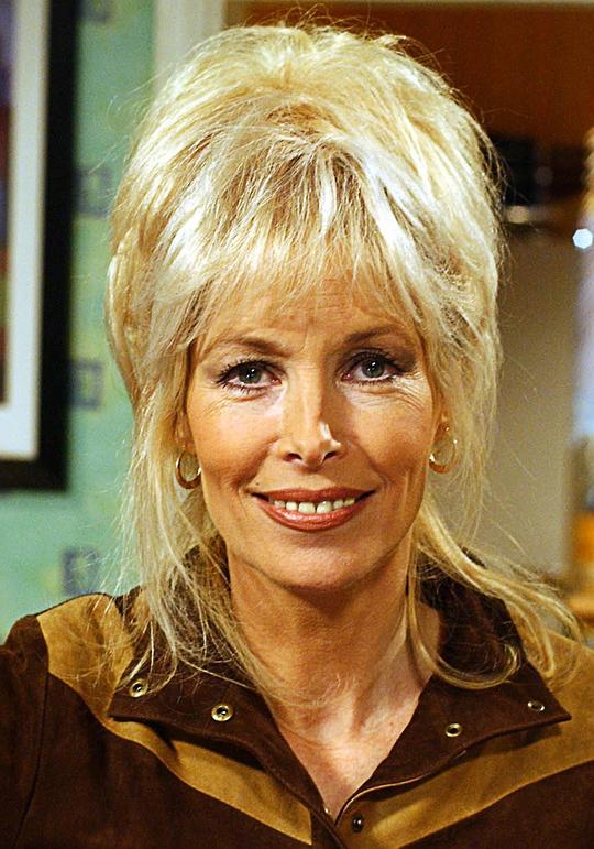 普鲁妮拉·吉 Prunella Gee照片