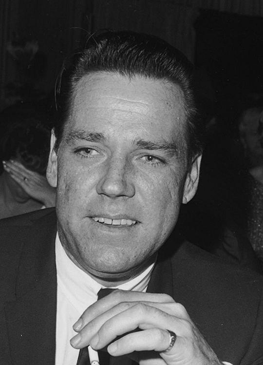 宾·拉塞尔 Bing Russell照片