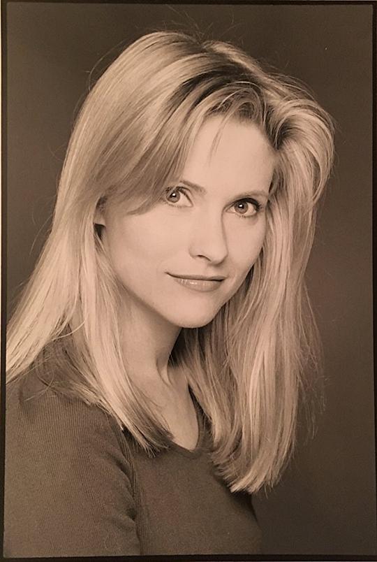 苏珊娜·斯奈德 Suzanne Snyder照片