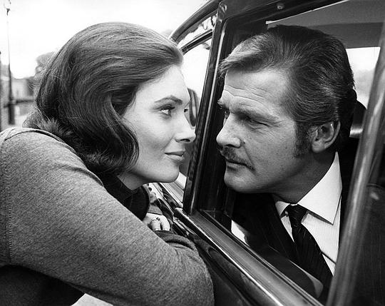 Hildegarde Neil照片