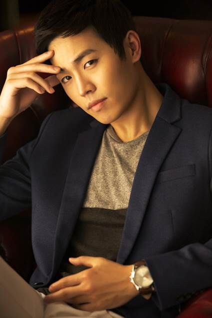 李东河 Lee Dong-Ha照片