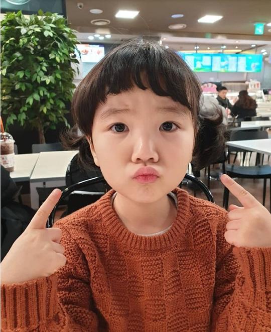 郑书妍 Jung Seo-yeon照片