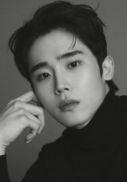 崔时训 Choi Si-hun照片