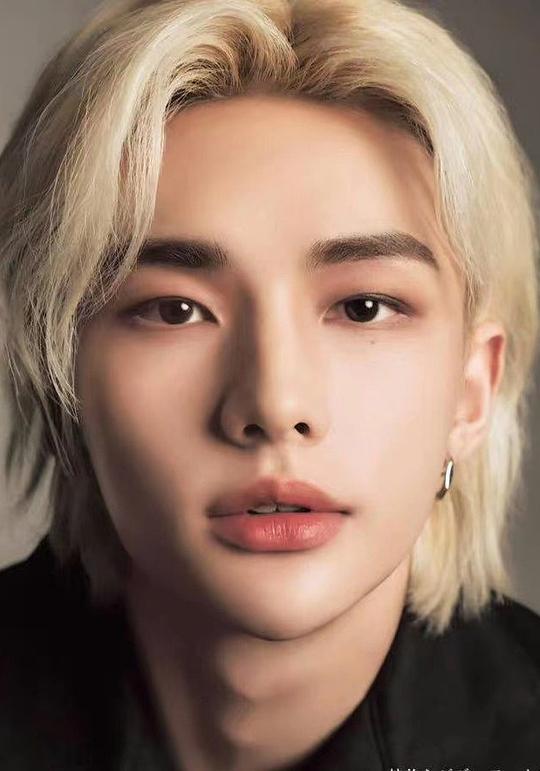 黄铉辰 Hwang Hyun-jin照片