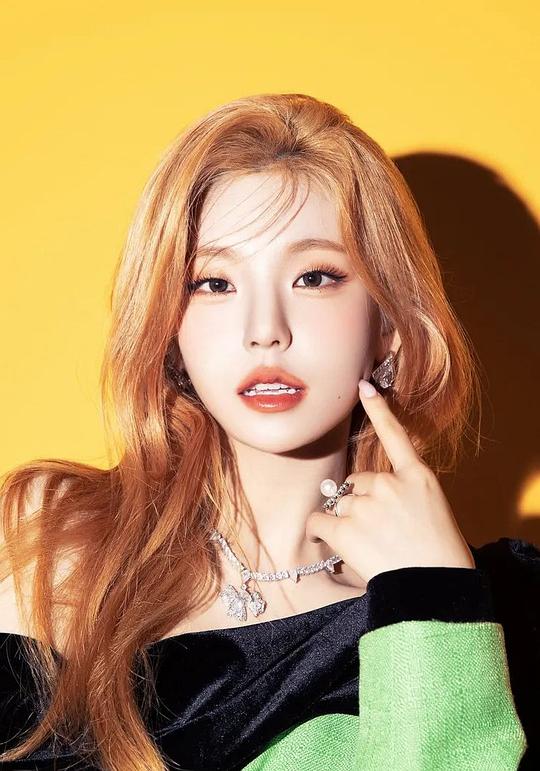 黄礼志 Ye-Ji Hwang照片