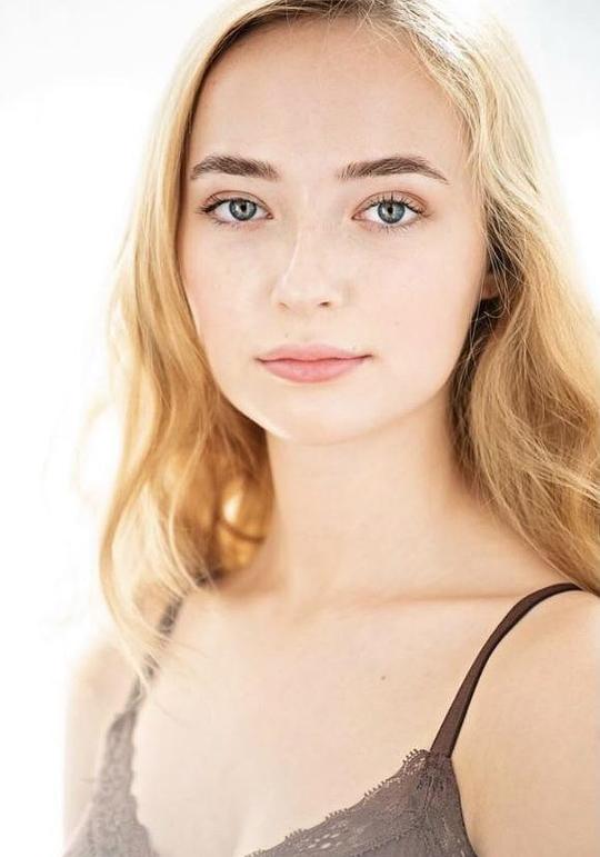 Arden Michalec照片