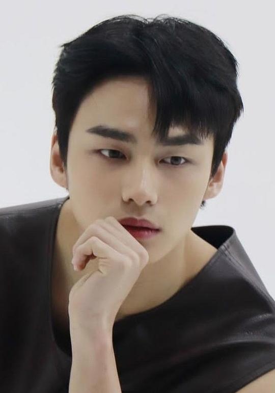 李庚润 Kyoungyoon Lee照片