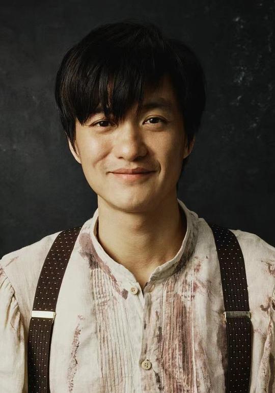 周一围 Yiwei Zhou照片