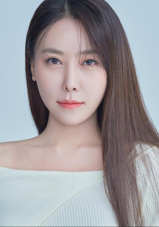 金雨琳 Kim Woo Rin照片