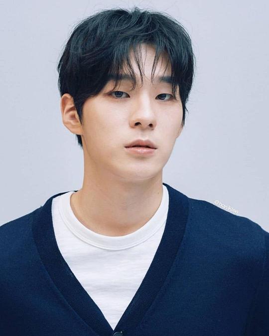 李汉翼 Lee Han Ik照片