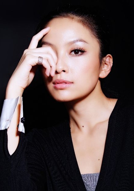 齐芳 Fang Qi照片