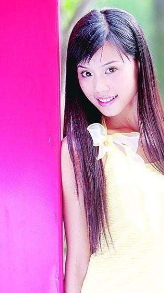 黄依夏可 Yixiake Huang照片