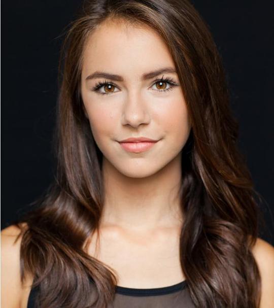 艾丽克斯·霍克 Alex Hook照片